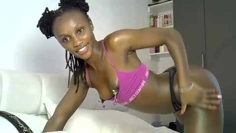 Snapshot of prettygee21 chatting on 9, 2, 2026 Pretty darkskin doll online show from 9, 2, 2026
