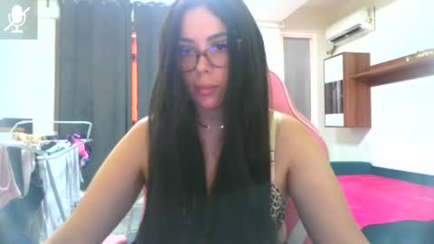 Snapshot of prettyjulliette chatting on 23, 6, 2026 prettyjulliette online show from 23, 6, 2026