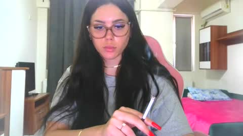 Snapshot of prettyjulliette chatting on 27, 6, 2026 prettyjulliette online show from 27, 6, 2026