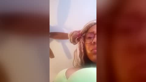 Snapshot of prettylips3 chatting on 3, 8, 2026 Mona Red online show from 3, 8, 2026
