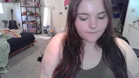 Snapshot of prettypearl123 chatting on 25, 10, 2025 pretttypearl online show from 25, 10, 2025