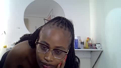 Snapshot of prettysmallsquiter chatting on 25, 5, 2026 apple online show from 25, 5, 2026