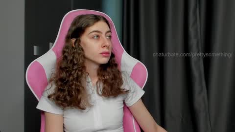 Snapshot of prettysomething chatting on 6, 2, 2025 Sophie next stream will be at Monday i will wait you guys online show from 6, 2, 2025