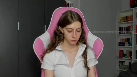 Snapshot of prettysomething chatting on 23, 9, 2025 Sophie next stream will be at Monday i will wait you guys online show from 23, 9, 2025