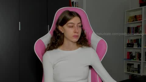 Snapshot of prettysomething chatting on 24, 9, 2025 Sophie next stream will be at Monday i will wait you guys online show from 24, 9, 2025