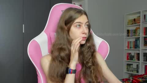 Snapshot of prettysomething chatting on 9, 10, 2025 Sophie next stream will be at Monday i will wait you guys online show from 9, 10, 2025