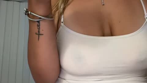 Snapshot of prettyyykittyyy22 chatting on 28, 4, 2026 prettyyykittyyy22 online show from 28, 4, 2026
