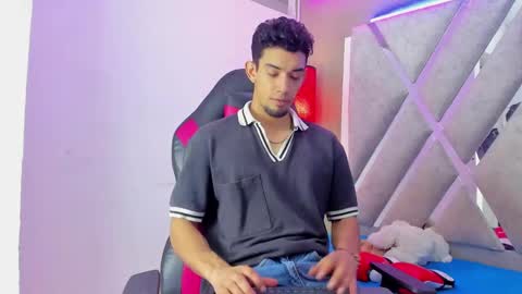 prince_arthur77 online show from 19, 12, 2025