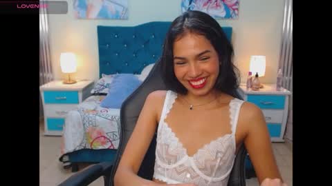 Snapshot of princess_skinny18 chatting on 1, 4, 2026 princess_skinny18 online show from 1, 4, 2026