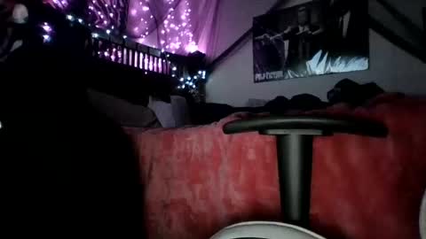 Holly love online show from 10, 10, 2025