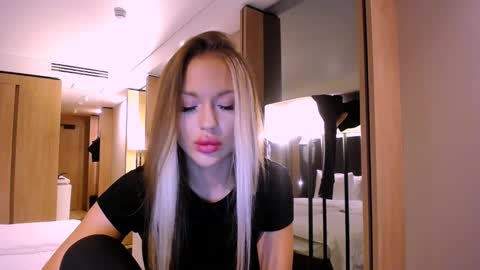 Snapshot of project_barbara chatting on 25, 12, 2024 Barbara online show from 25, 12, 2024