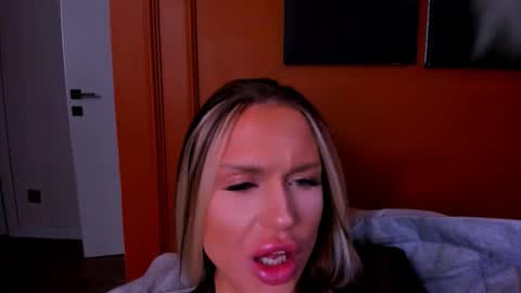 Snapshot of project_barbara chatting on 28, 2, 2025 Barbara online show from 28, 2, 2025