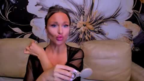 Snapshot of project_barbara chatting on 12, 9, 2025 Barbara online show from 12, 9, 2025