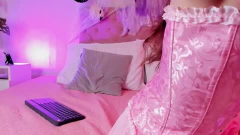 Pretty Moon online show from 31, 10, 2025