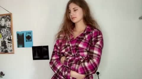 Snapshot of puddlesnug chatting on 17, 7, 2026 Lily online show from 17, 7, 2026