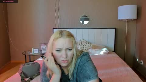 Snapshot of puffybun chatting on 14, 2, 2025 puffybun online show from 14, 2, 2025