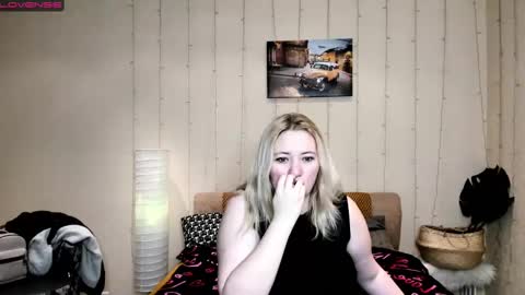 Snapshot of puffybun chatting on 3, 3, 2025 puffybun online show from 3, 3, 2025