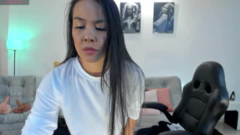 Pui Yeee  online show from 17, 4, 2026