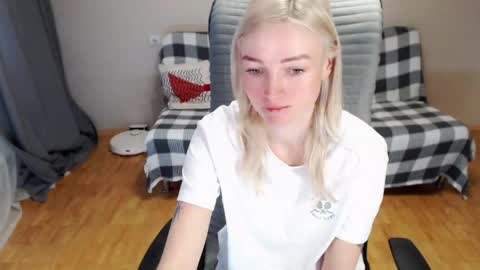 Snapshot of puma_ma chatting on 28, 4, 2026 Polly online show from 28, 4, 2026