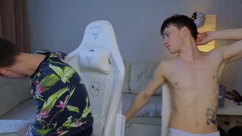 Snapshot of pupsenish chatting on 22, 9, 2025 Jesse online show from 22, 9, 2025