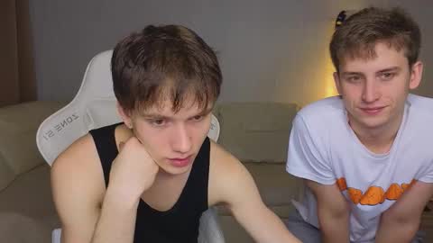 Snapshot of pupsenish chatting on 6, 11, 2025 Jesse online show from 6, 11, 2025