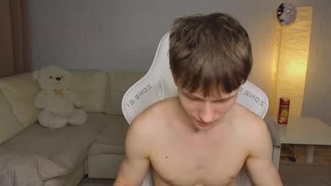 Snapshot of pupsenish chatting on 25, 11, 2025 Jesse online show from 25, 11, 2025