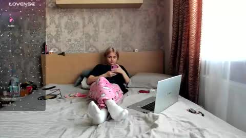 Snapshot of purebeautie chatting on 3, 10, 2025 Katty online show from 3, 10, 2025