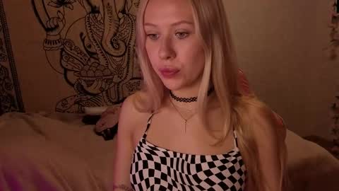 Snapshot of pureeangel chatting on 13, 5, 2026 Megan online show from 13, 5, 2026