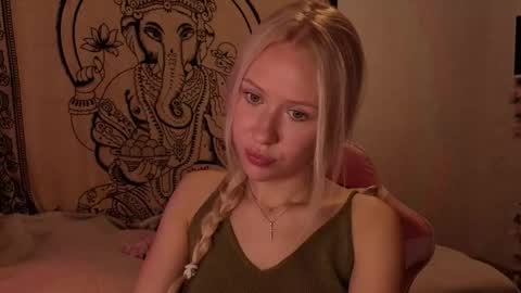 Snapshot of pureeangel chatting on 18, 5, 2026 Megan online show from 18, 5, 2026