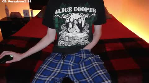 pussylover2182 online show from 27, 10, 2025