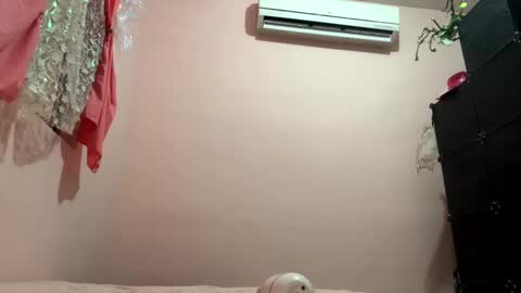 Snapshot of pussypoppinx20 chatting on 31, 12, 2024 Sarah online show from 31, 12, 2024