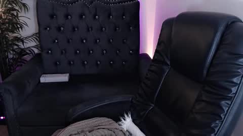 qt_luna18 online show from 6, 12, 2024