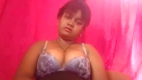 Snapshot of queen01love chatting on 25, 11, 2025 queen01love online show from 25, 11, 2025