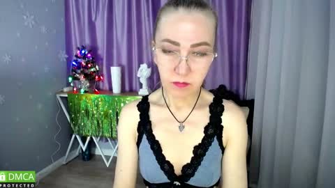 Snapshot of queen_a_n_i chatting on 14, 12, 2024 A N I Ill be here on December 1st online show from 14, 12, 2024