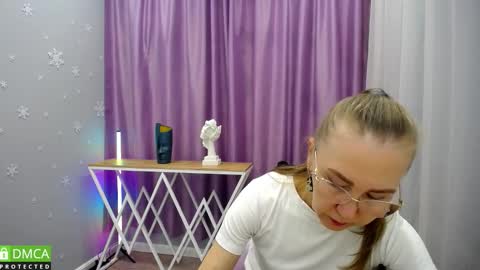 Snapshot of queen_a_n_i chatting on 19, 9, 2025 A N I Ill be here on December 1st online show from 19, 9, 2025