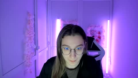 Snapshot of queen_amelie chatting on 6, 5, 2026 Amelie online show from 6, 5, 2026