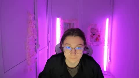 Snapshot of queen_amelie chatting on 19, 5, 2026 Amelie online show from 19, 5, 2026