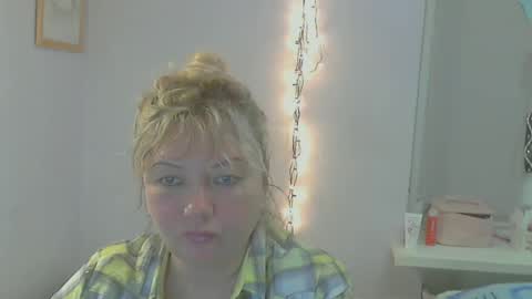 queen_jane8 online show from 9, 3, 2025