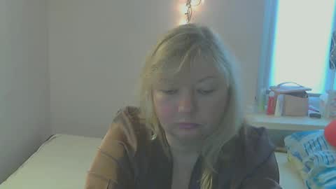 queen_jane8 online show from 11, 3, 2025