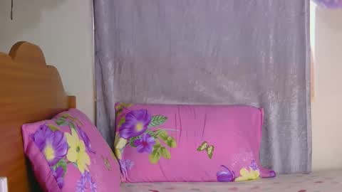 Snapshot of queen_leilani chatting on 17, 9, 2025 queen_leilani online show from 17, 9, 2025