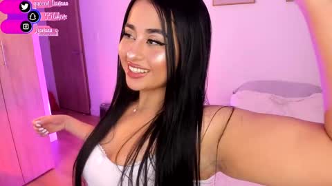 Snapshot of queen_liana chatting on 12, 12, 2024 Liana online show from 12, 12, 2024