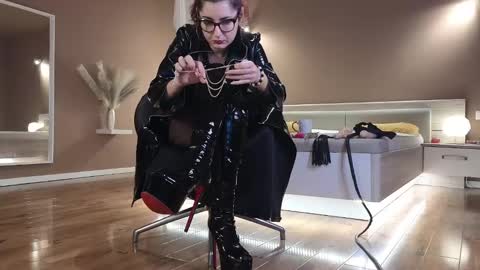 Snapshot of queen_manifest chatting on 8, 12, 2024 Mistresss Manifest online show from 8, 12, 2024