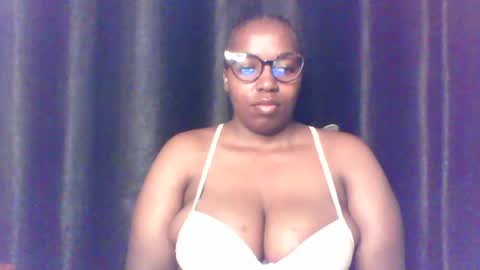 Snapshot of queen_melanine chatting on 15, 6, 2026 QUEEN online show from 15, 6, 2026