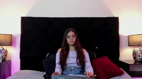 Snapshot of queen_misy chatting on 1, 5, 2026 queen_misy online show from 1, 5, 2026