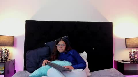 Snapshot of queen_misy chatting on 9, 5, 2026 queen_misy online show from 9, 5, 2026