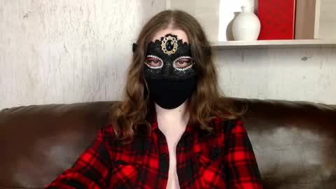 Snapshot of queen_nora chatting on 10, 5, 2026 Nora online show from 10, 5, 2026