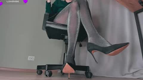 Carly online show from 23, 10, 2025