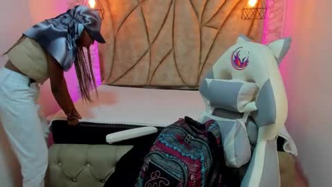   online show from 10, 1, 2025