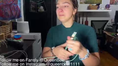 QueenBee online show from 8, 11, 2025