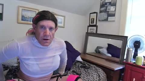 Snapshot of queencharlene chatting on 18, 9, 2025 queencharlene online show from 18, 9, 2025